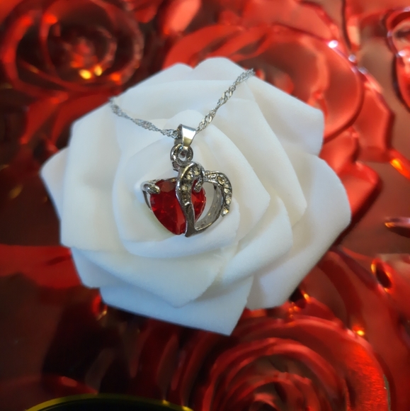 925 Silver Chain Heart & Crystal Pendant - Picture 10 of 10